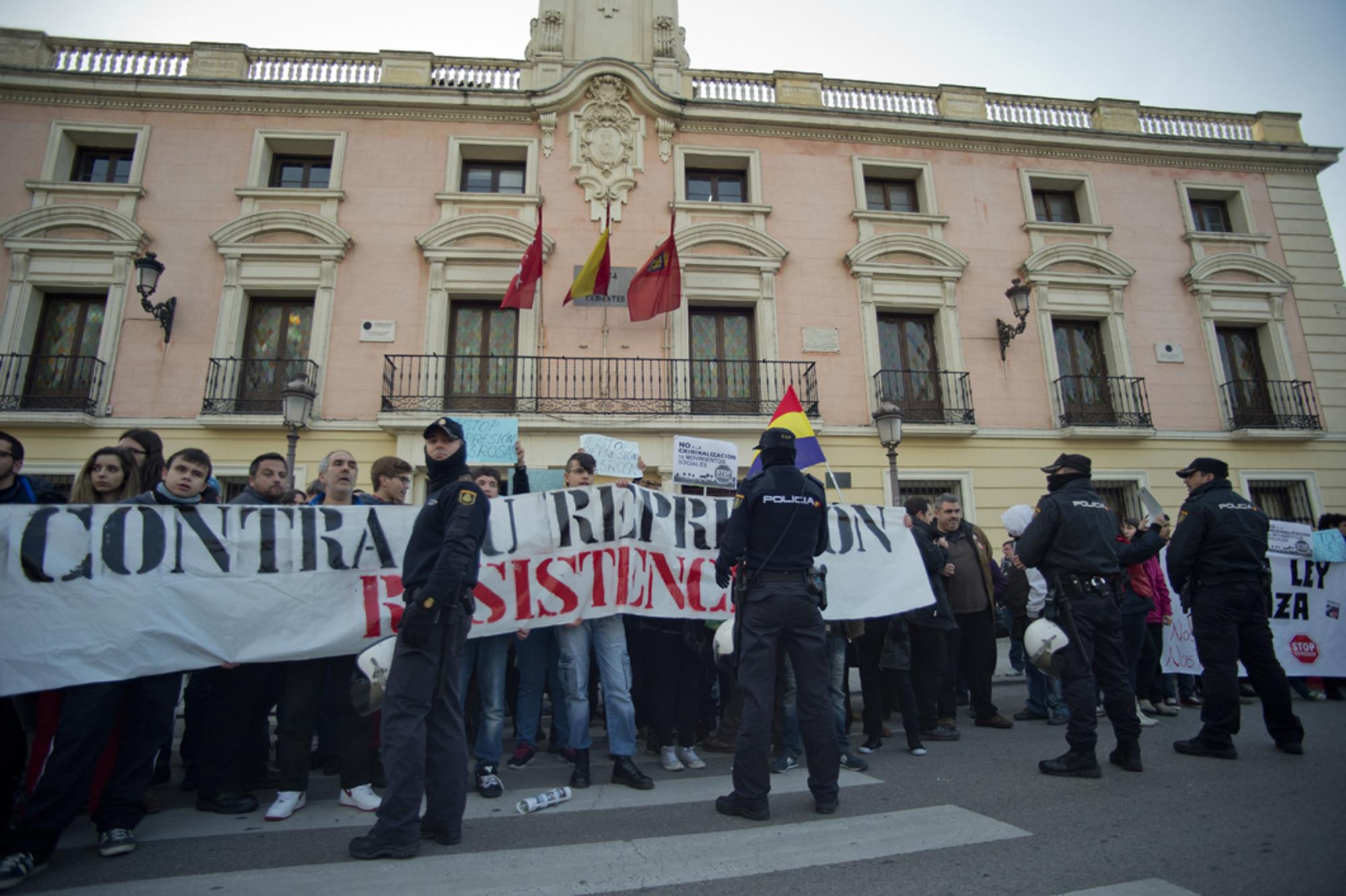 Concentración por el asalto al centro social 13 Rosas